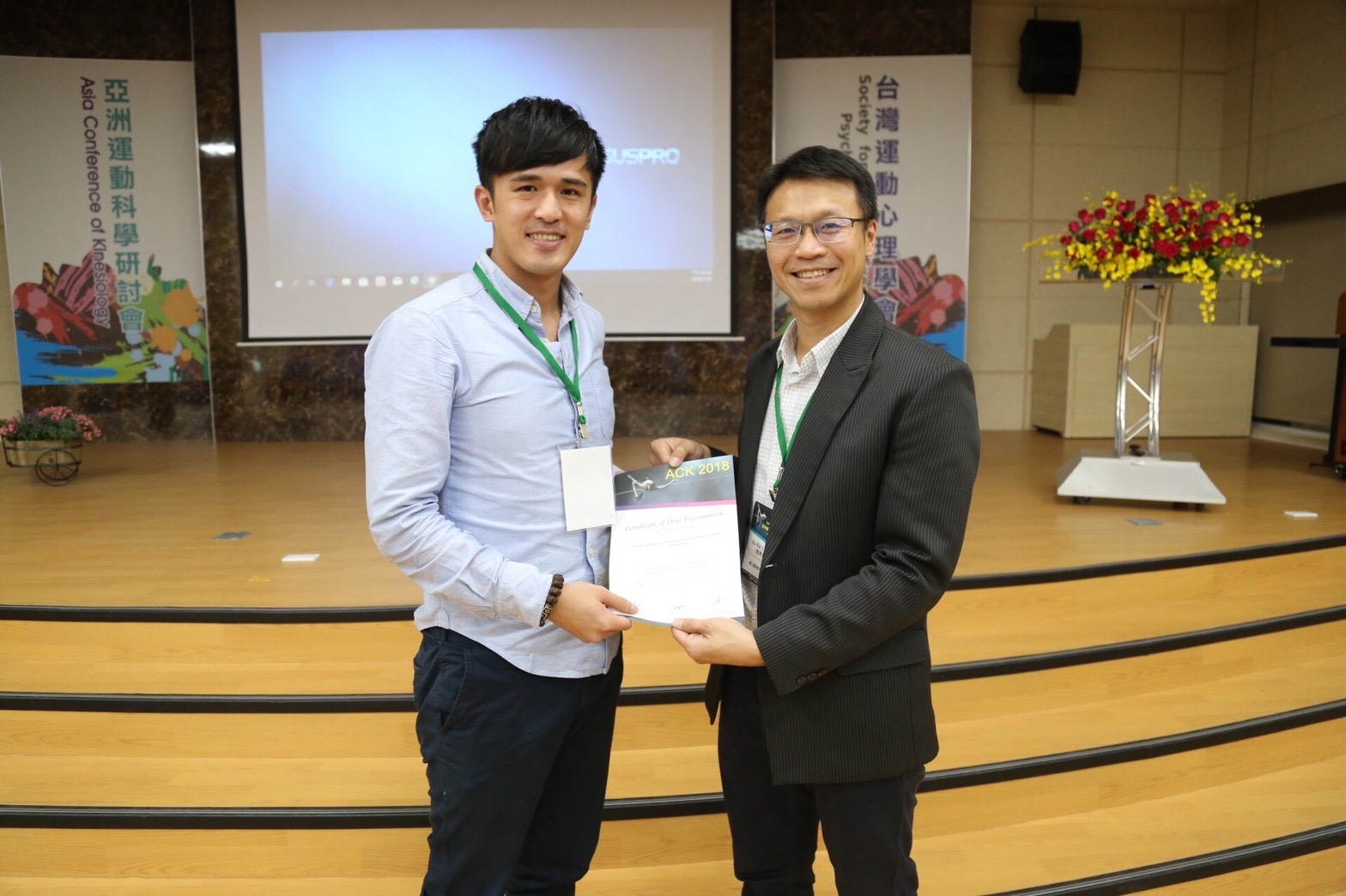 Ming-Yang Cheng receiving the ACK 2018 young investigator award