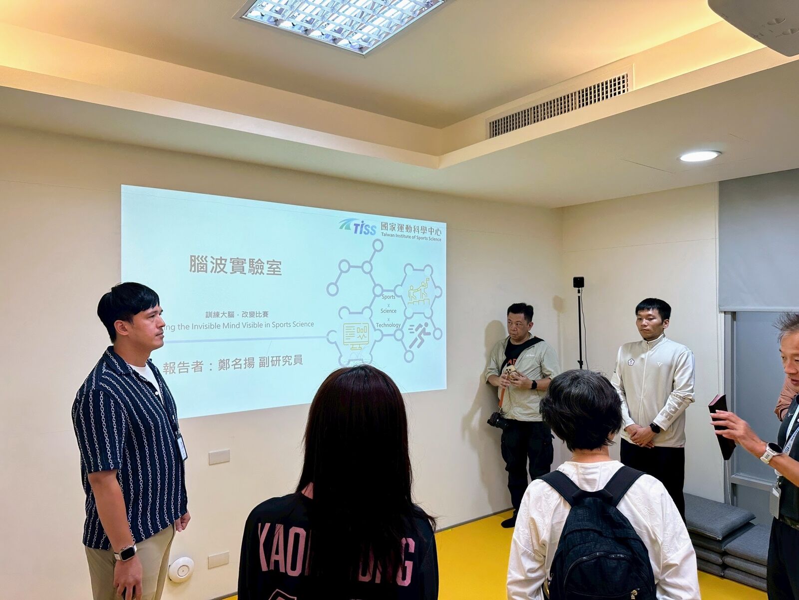 Minister of Sports Li Yang and legislators visit SPIN Lab
